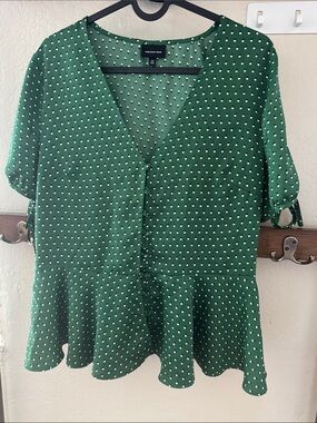 Who What Wear Green Polka Dot Peplum Blouse